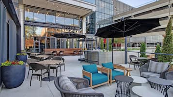 Petit déjeuner et dßner servis sur place, spécialités Cuisine américaine