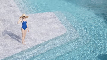 4 outdoor pools