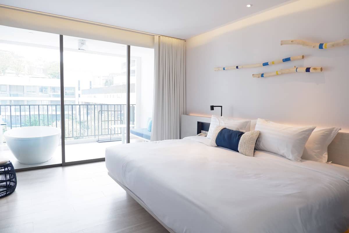 Deluxe King | 3 dormitorios, minibar, caja fuerte y cortinas opacas