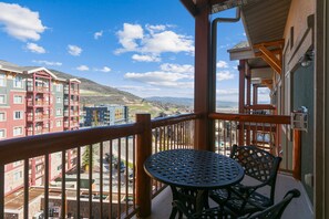 Outdoor dining - Ski in/out at Westgate, Remodeled 1br, Resort amenities, Mutiple Pools, Spa and Restaurant 4803A (Park City)