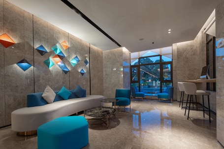 Lobby. Holiday Inn Express Guangzhou Panyu by IHG