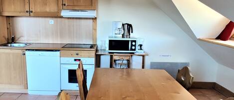 Fridge, microwave, dishwasher