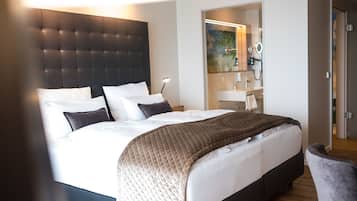 Junior Room (Main Building) | Living area | 49-inch flat-screen TV with satellite channels, TV, heated floors