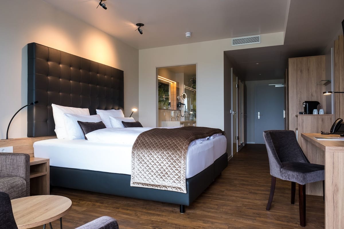 Junior kamer (Main Building) | Hypoallergeen beddengoed, een minibar, een kluis op de kamer