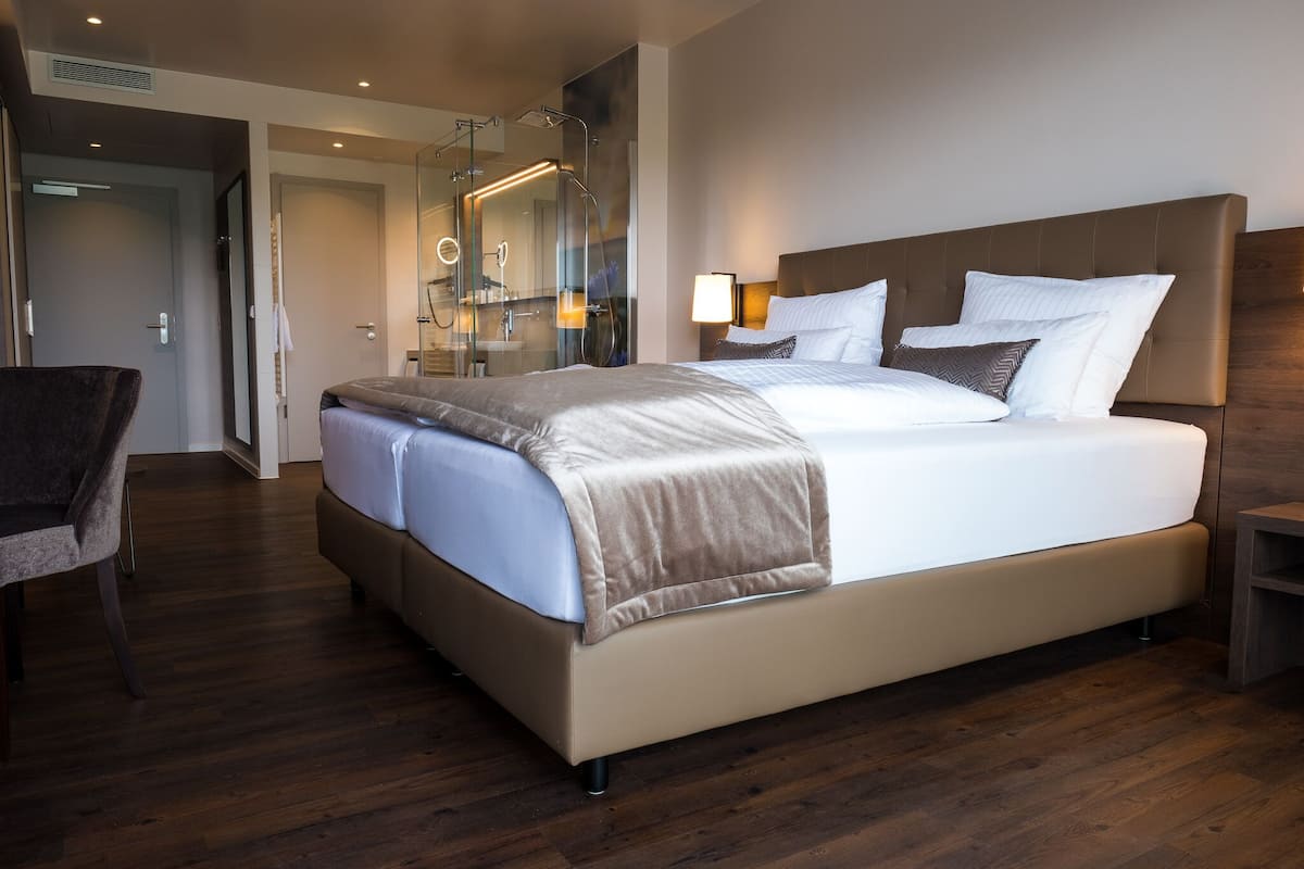 junior room (main building) | hypo-allergenic bedding, minibar, in-room safe, individually decorated