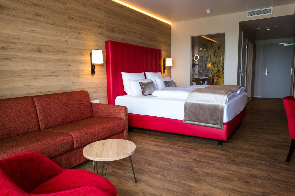 Comfort Double Room (Main Building) | Hypo-allergenic bedding, minibar, in-room safe, desk