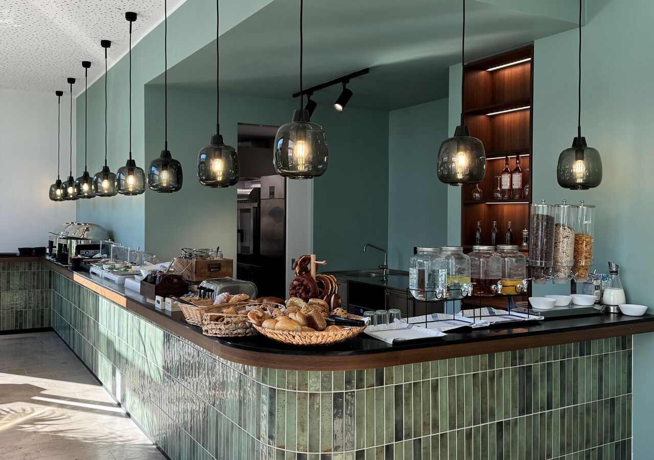 Desayuno buffet diario (EUR 20 por persona)