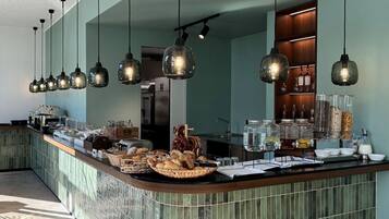 Frokostbuffé hver dag (EUR 20 per person)