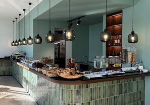 Buffet déjeuner servi tous les jours en supplément