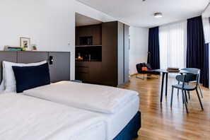 Executive Studio | In-room safe, desk, laptop workspace, blackout drapes - THE FLAG Meiller Gärten (Munich)