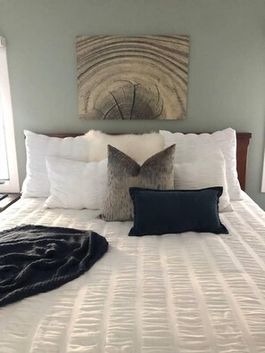 3 habitaciones, tabla de planchar con plancha y cuna de viaje 