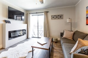 Älytelevisio, takka, DVD-soitin