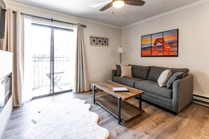 Älytelevisio, takka, DVD-soitin