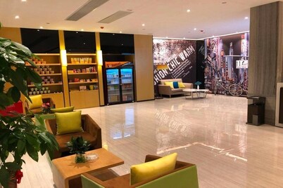 IU Hotels Hezhou City Government Plaza