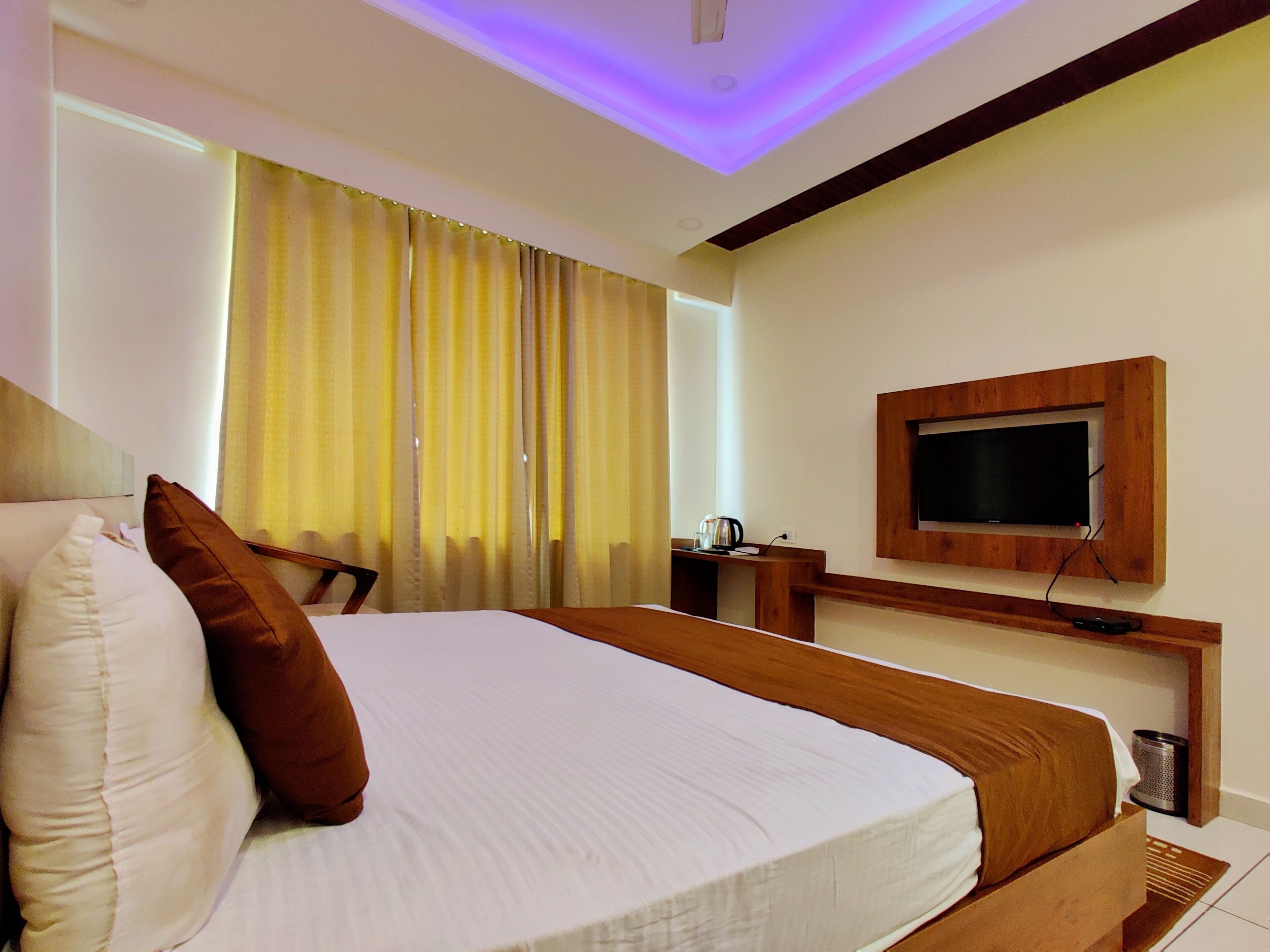 Deluxe-Zimmer | Schreibtisch, schallisolierte Zimmer, Bügeleisen/Bügelbrett, Bettwäsche