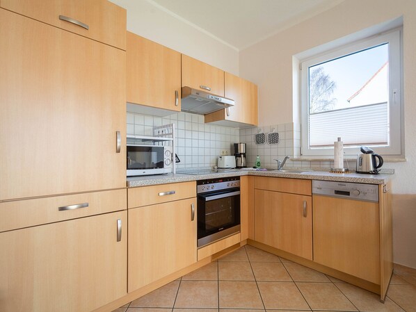 Køleskab, mikrobølgeovn, ovn, opvaskemaskine