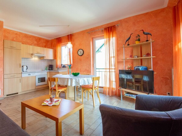 Unclassified image, 1 of 22, button