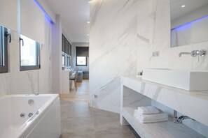 Combined shower/tub, jetted tub - Lifestyle Suite with Hydromassage - Convo 212 Aparthotel (Kallithea)