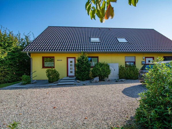 صورة غير مصنفة، 1 من 35، زرّ