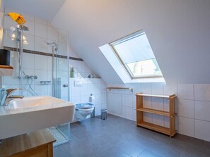 Unclassified image, 5 of 35, button