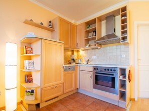 Refrigerador, horno, lavavajillas, cafetera/tetera