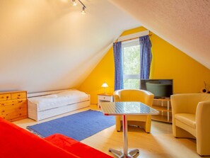 2 bedrooms, travel cot, WiFi