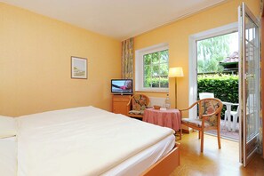 Unclassified image, 3 of 55, button - Double room non-smoking category I - Double room in the Hotel-Pension (Esens)