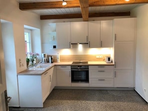 Frigorifero, microonde, forno, lavastoviglie