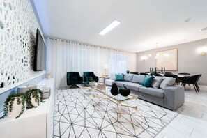 TV - 4567 Narrative Lane (Kissimmee)