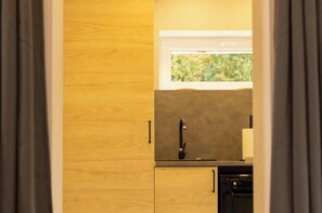 Standard Studio, Private Bathroom, Garden View (Studio) | Private kitchen