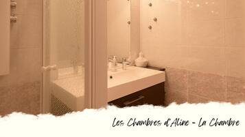 Suite, baño privado, vistas al patio (Grande Chambre) | Baño