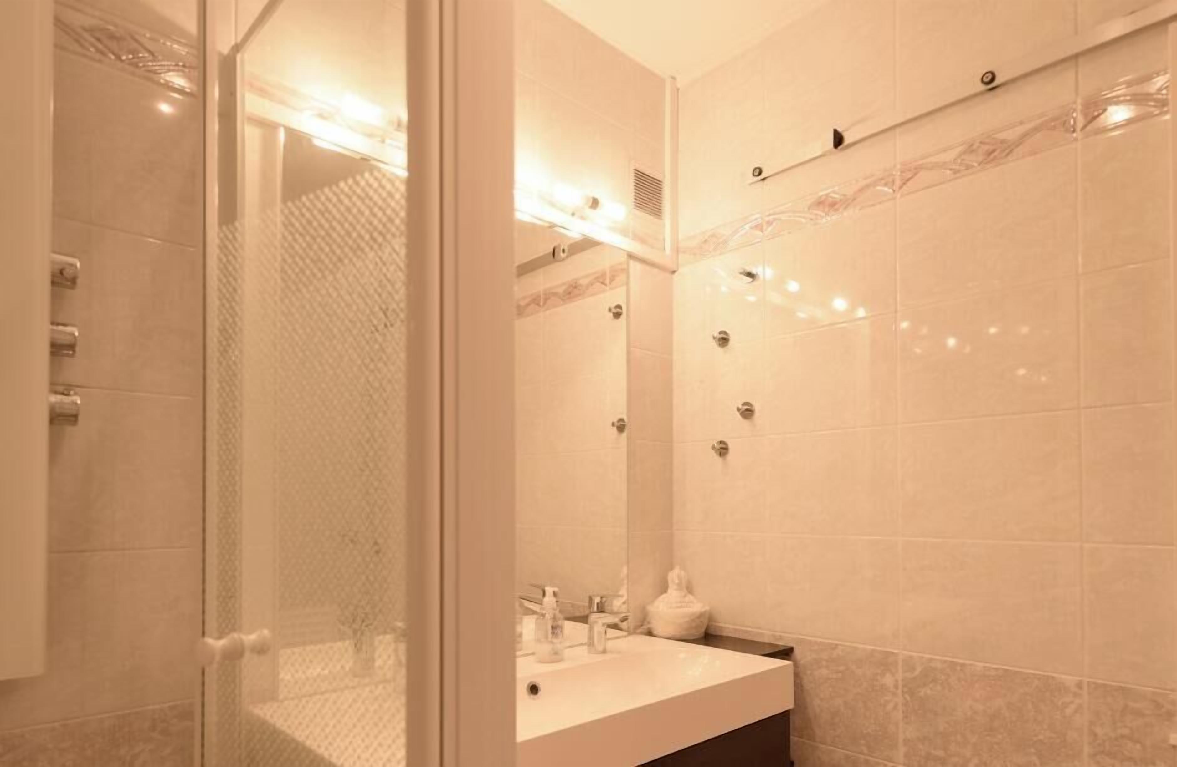 Suite, Private Bathroom, Courtyard View (Grande Chambre) | Bilik Mandi