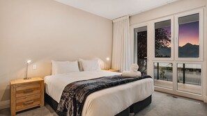 5 Schlafzimmer, Bügeleisen/Bügelbrett, kostenloses WLAN, Bettwäsche