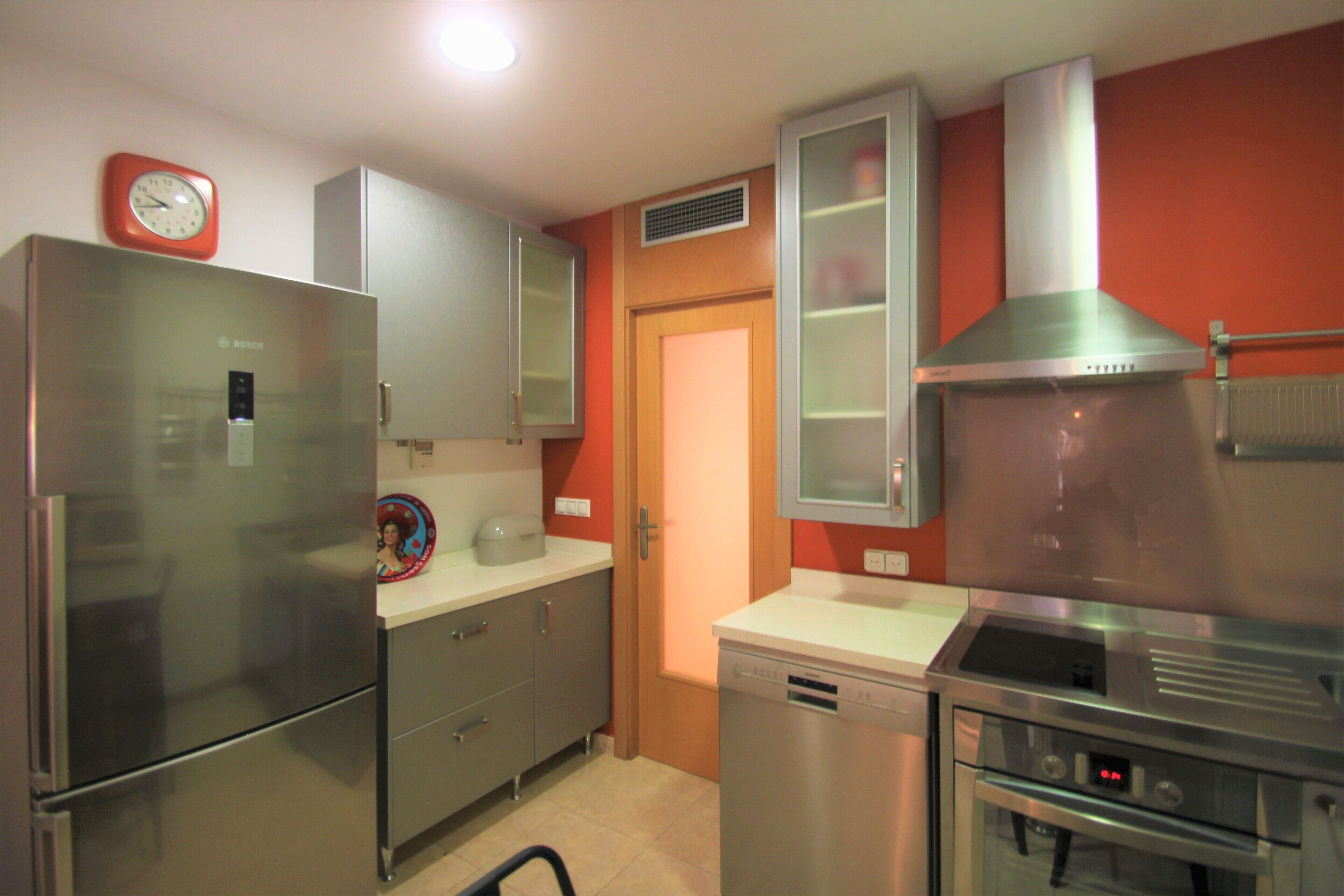 Apartment located in an excellent area, next to the Castle of Santa Bárbara.