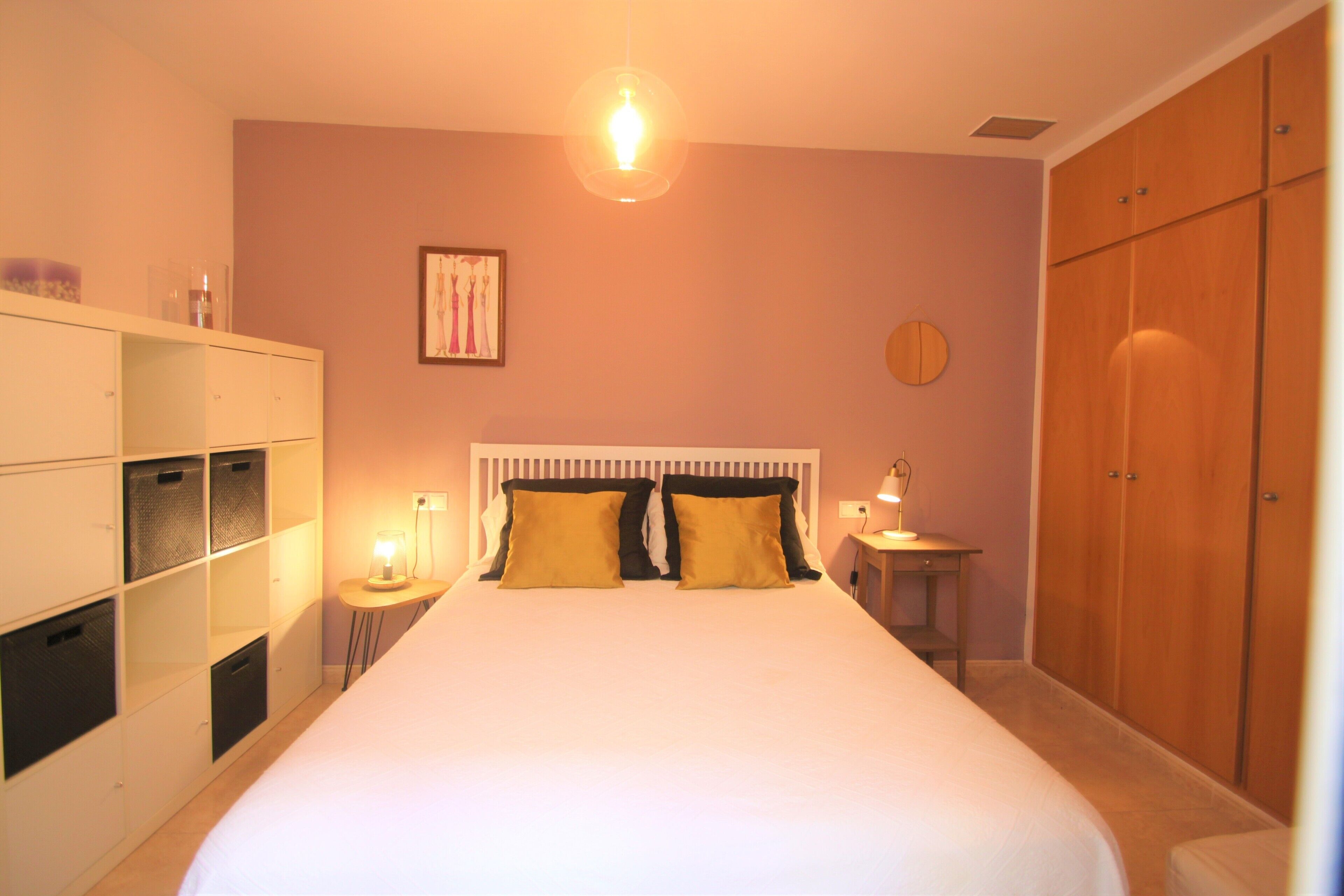 Apartment located in an excellent area, next to the Castle of Santa Bárbara.