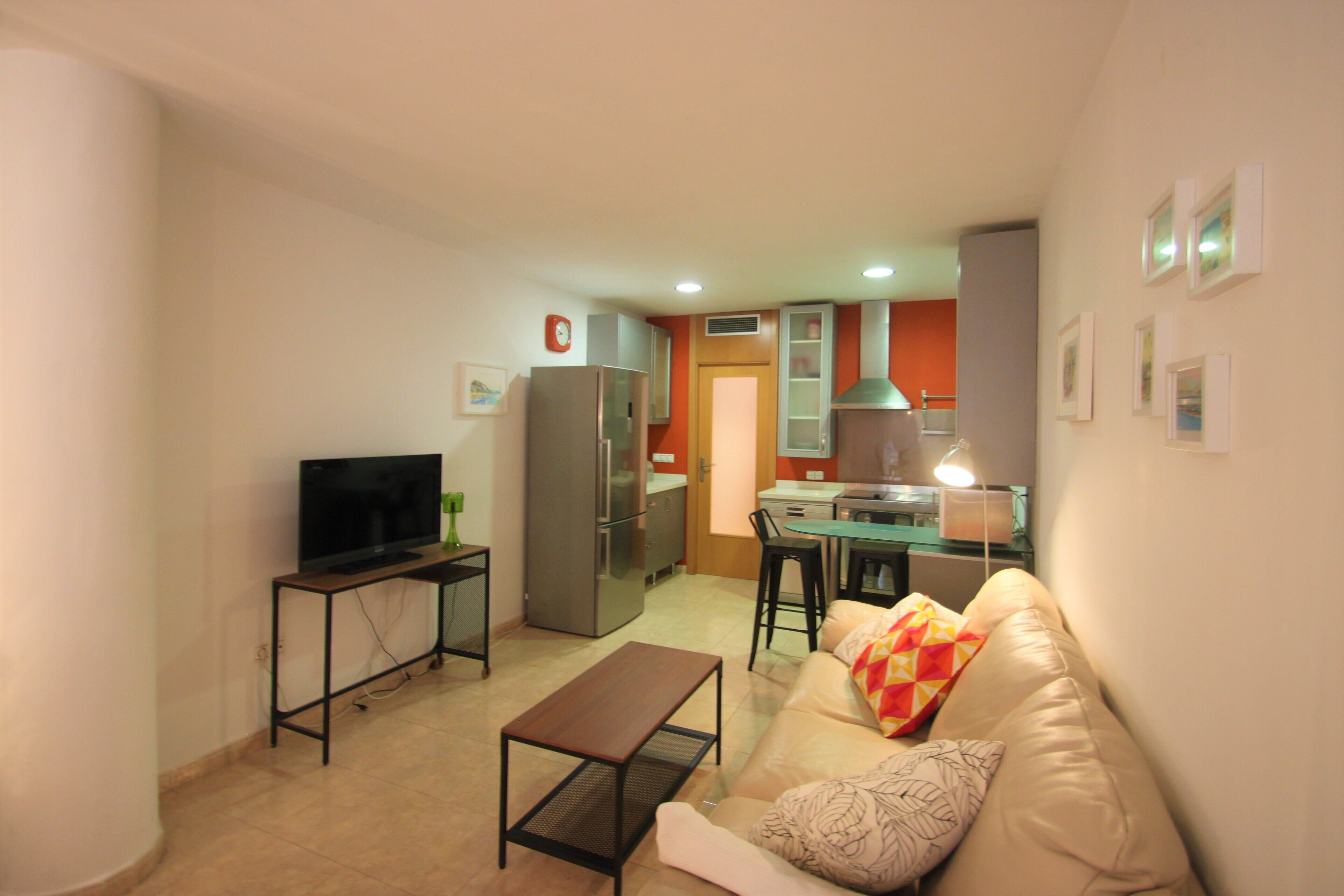 Apartment located in an excellent area, next to the Castle of Santa Bárbara.