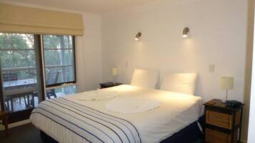 3 bedrooms, iron/ironing board, bed sheets