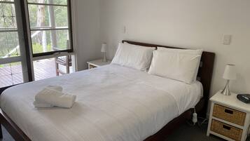 3 bedrooms, iron/ironing board, bed sheets