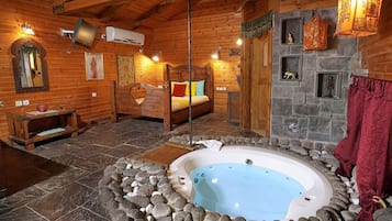 Family Studio Suite, Private Pool | Private spa tub