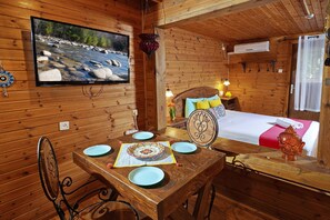 Living area - Curry (Ramot)
