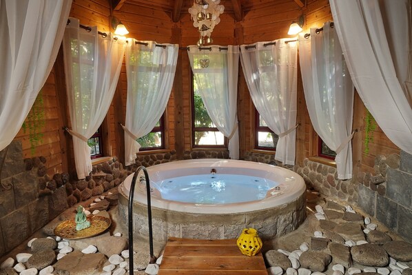 Chalet familiar, hidromasaje | Tina de hidromasaje privada