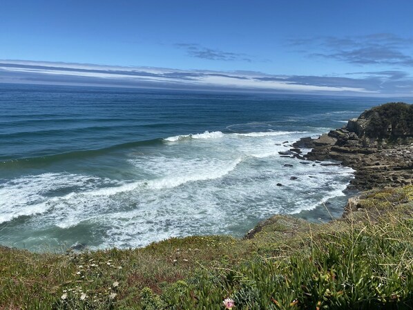 Beach nearby, sun loungers, beach towels