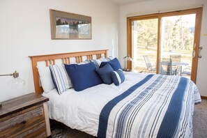 2 bedrooms, free WiFi, bed sheets - 1622 Quicksilver 2 Bedroom Townhouse by RedAwning (Keystone)