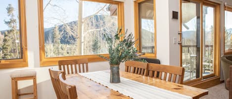 Private kitchen | Fridge, microwave, oven, coffee/tea maker