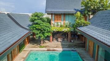 Kolam renang outdoor