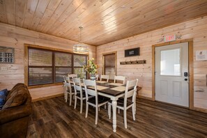 Dining - Stunning retreat: resort pool, theater, games, and mountain views for groups (Pigeon Forge)
