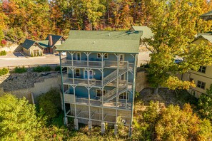 Exterior - Stunning retreat: resort pool, theater, games, and mountain views for groups (Pigeon Forge)
