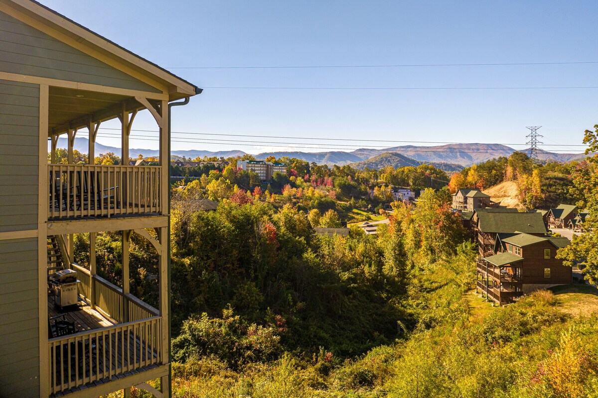 Stunning retreat: resort pool, theater, games, and mountain views for groups