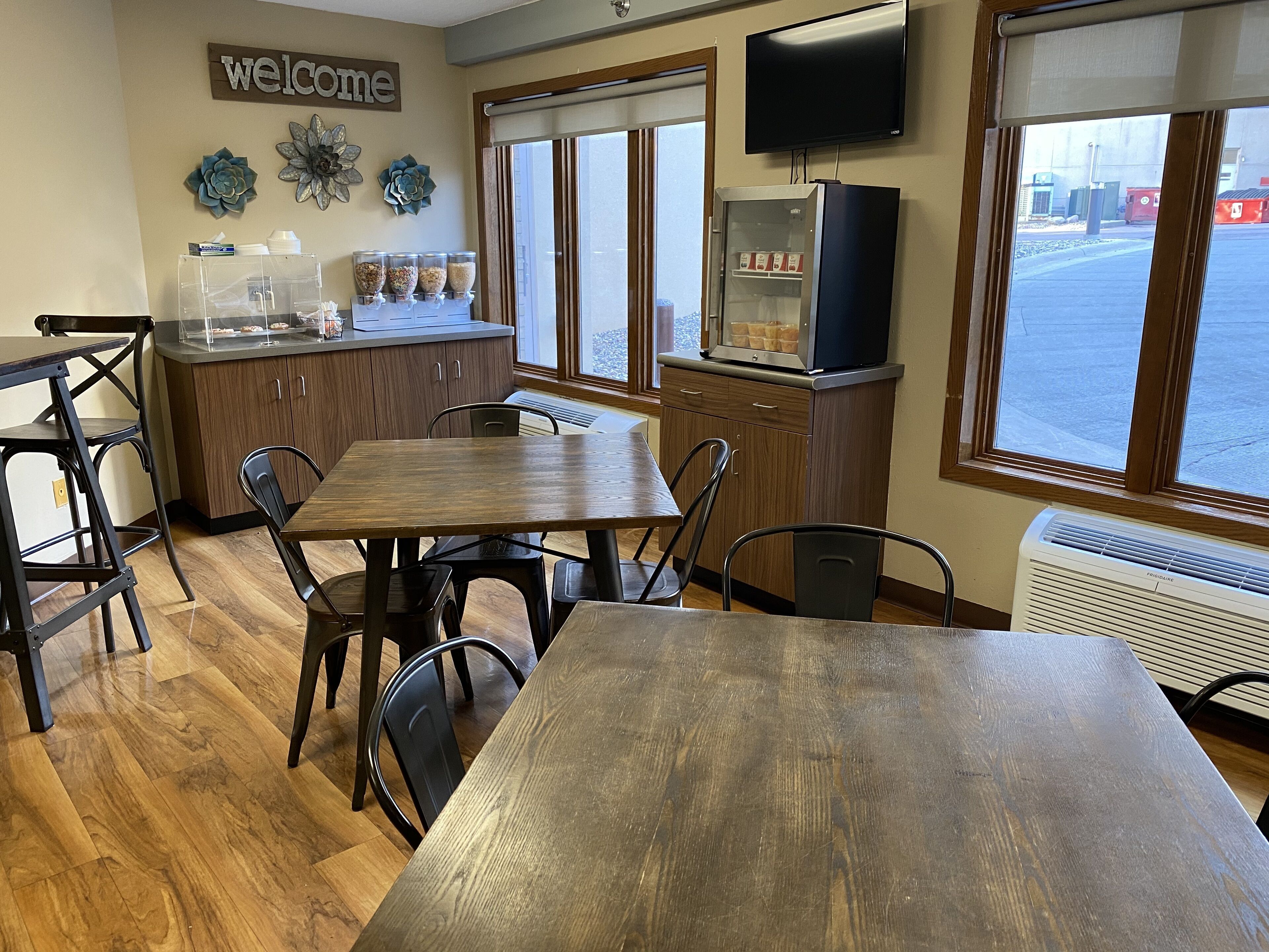 free daily continental breakfast