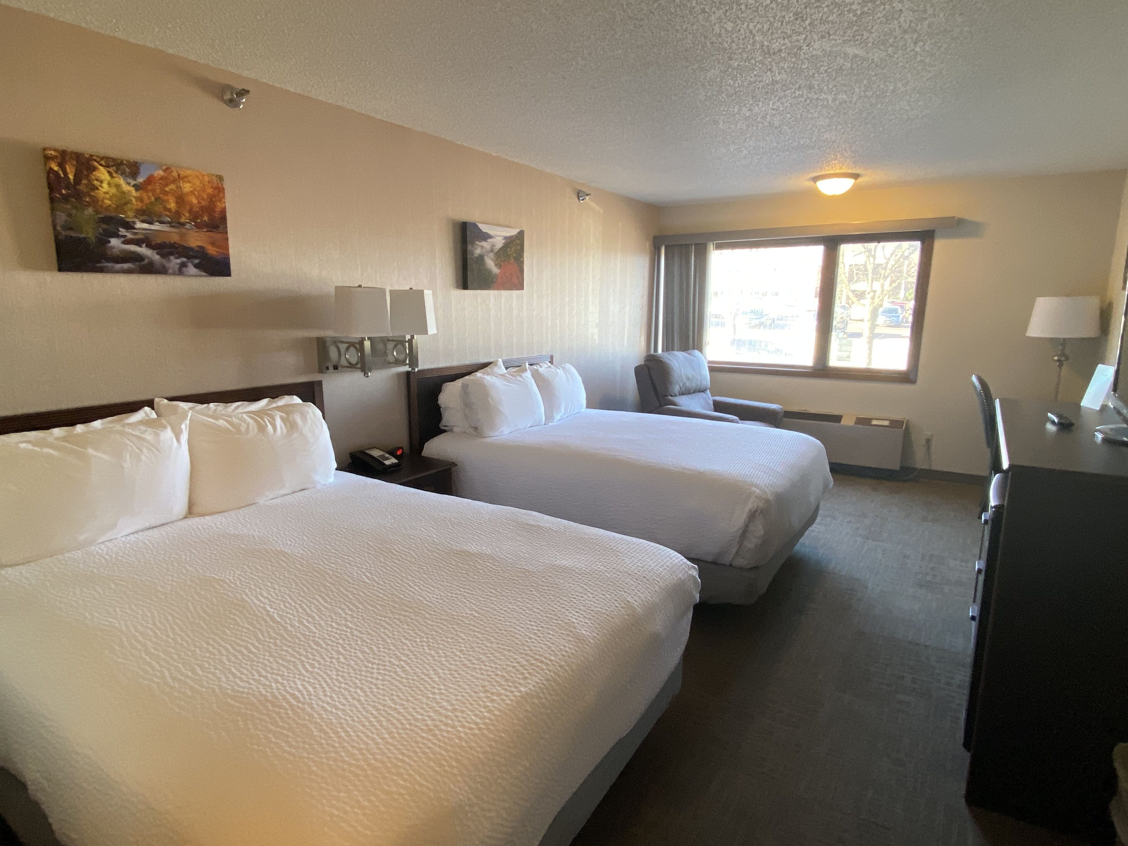 2 queen/ recliner | 1 bedroom, free wifi, bed sheets